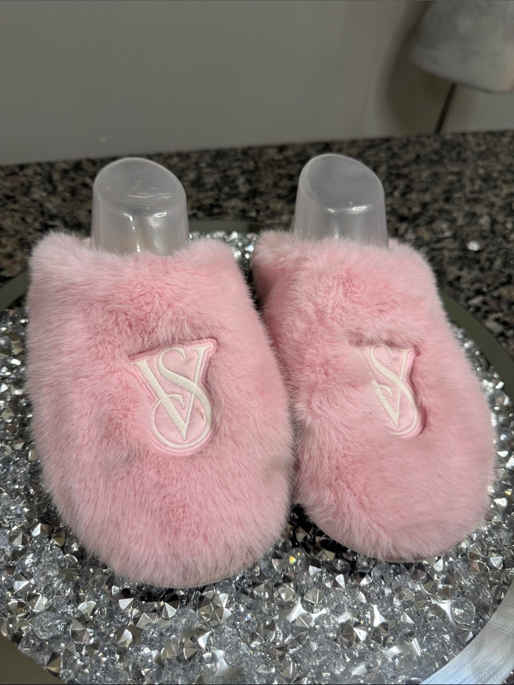 Victoria's Secret Pink Faux Fur Logo Slippers large
